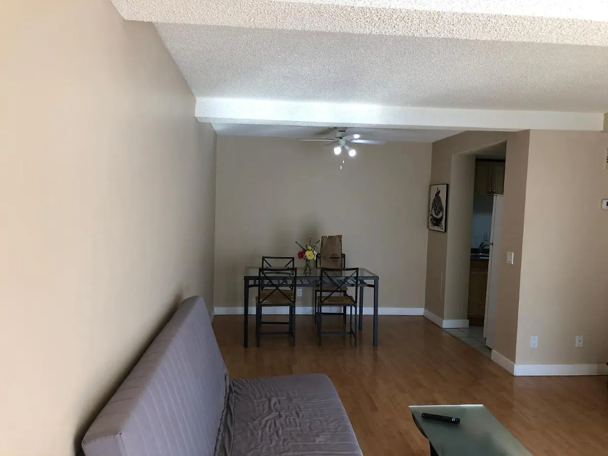 Apartament Cozy 2 Bedroom Townhouse With Large Den Calgary Kanada