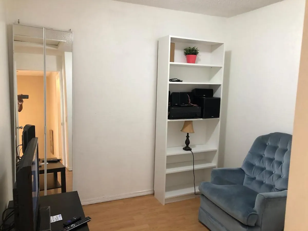 Cozy 2 Bedroom Townhouse With Large Den Calgary Apartament