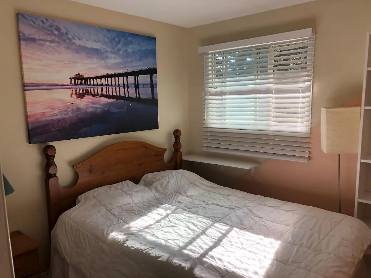 Cozy 2 Bedroom Townhouse With Large Den Calgary