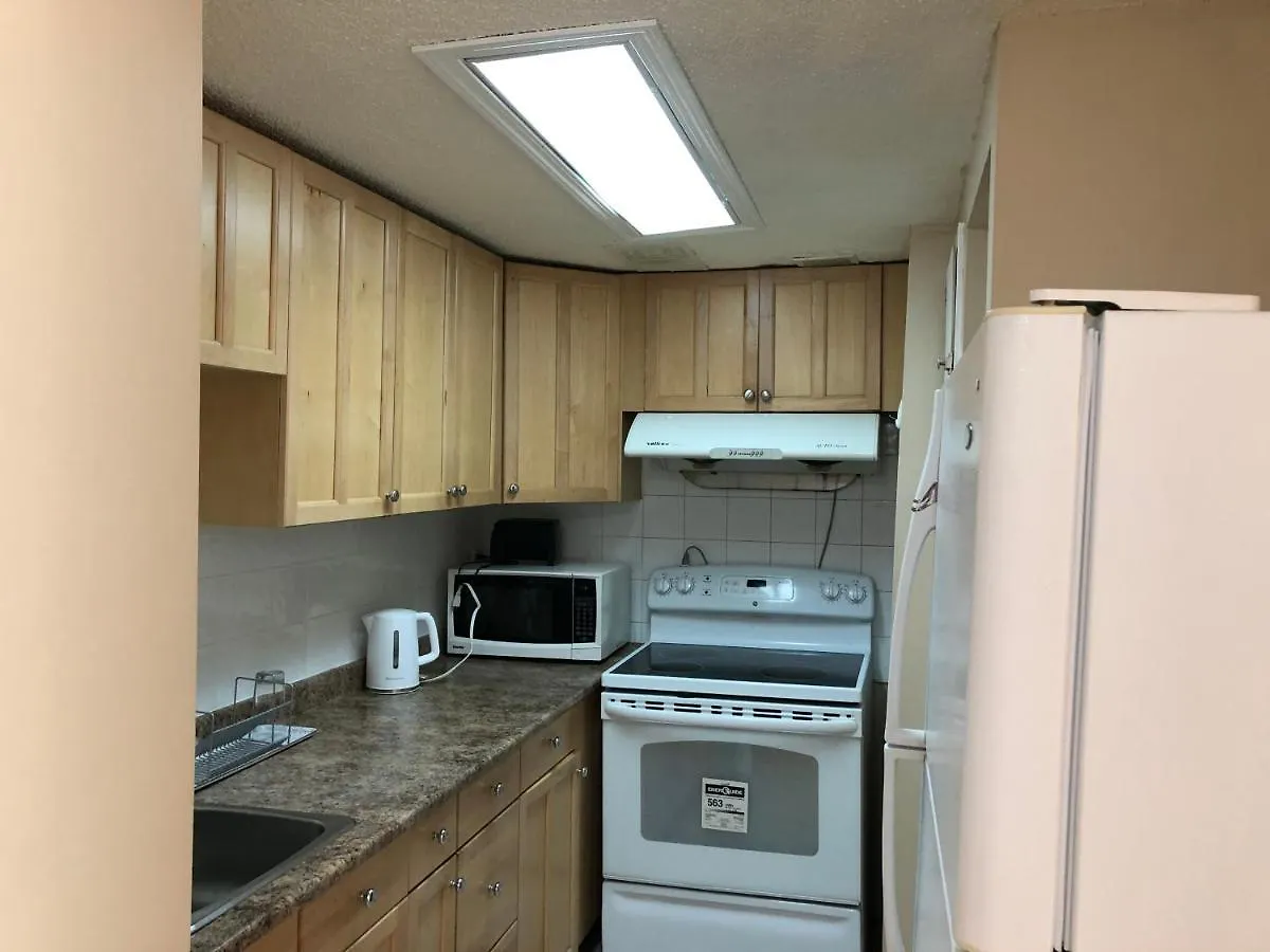 Cozy 2 Bedroom Townhouse With Large Den Calgary Apartament