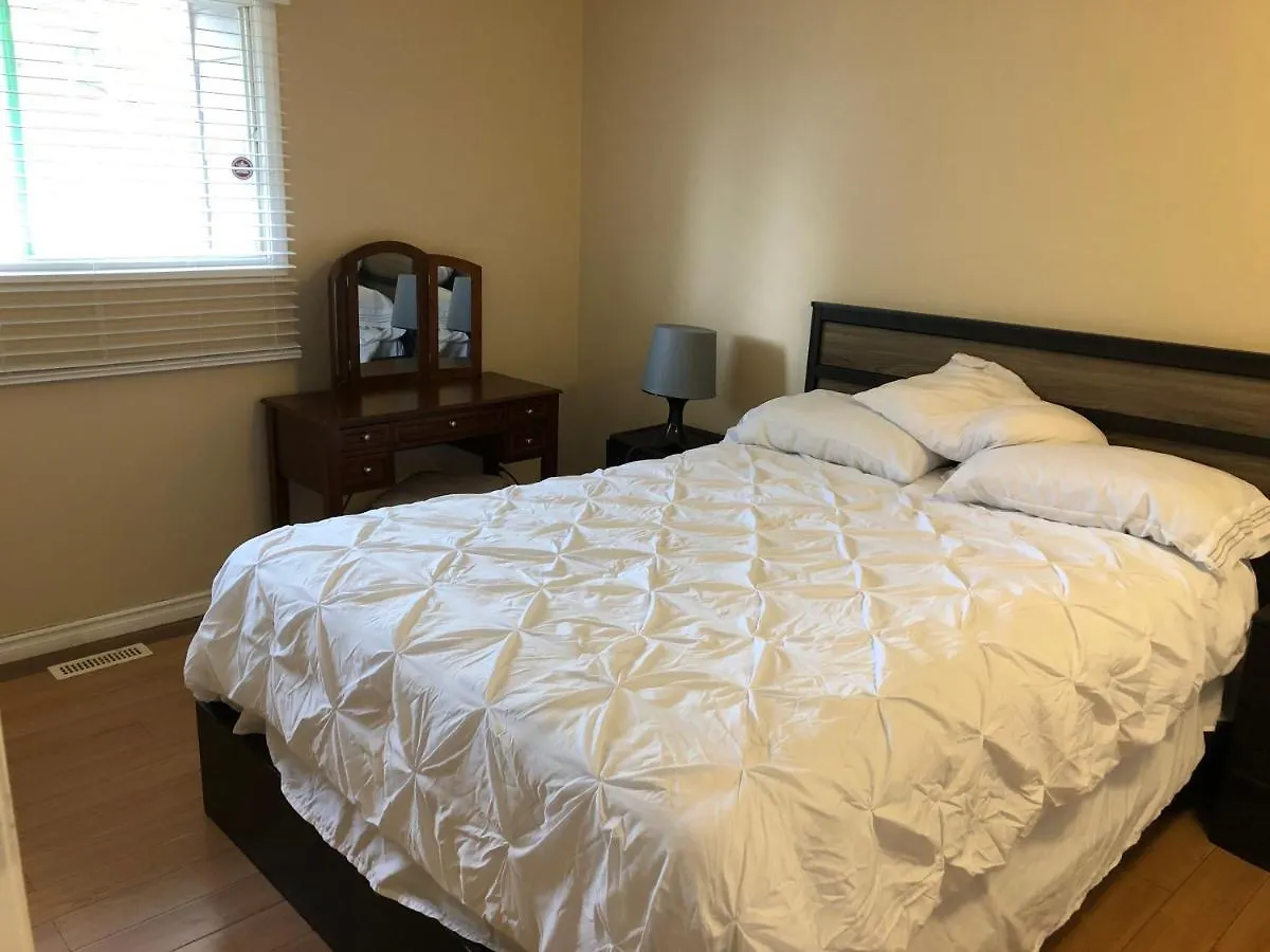 Cozy 2 Bedroom Townhouse With Large Den Calgary